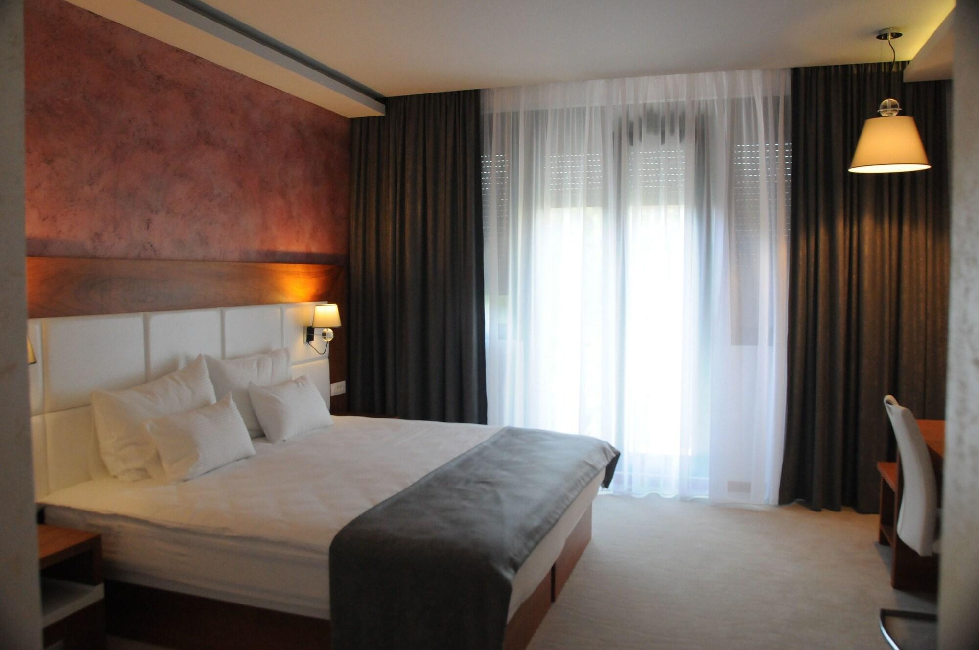 Hotel Porto In Kotor Exteriör bild